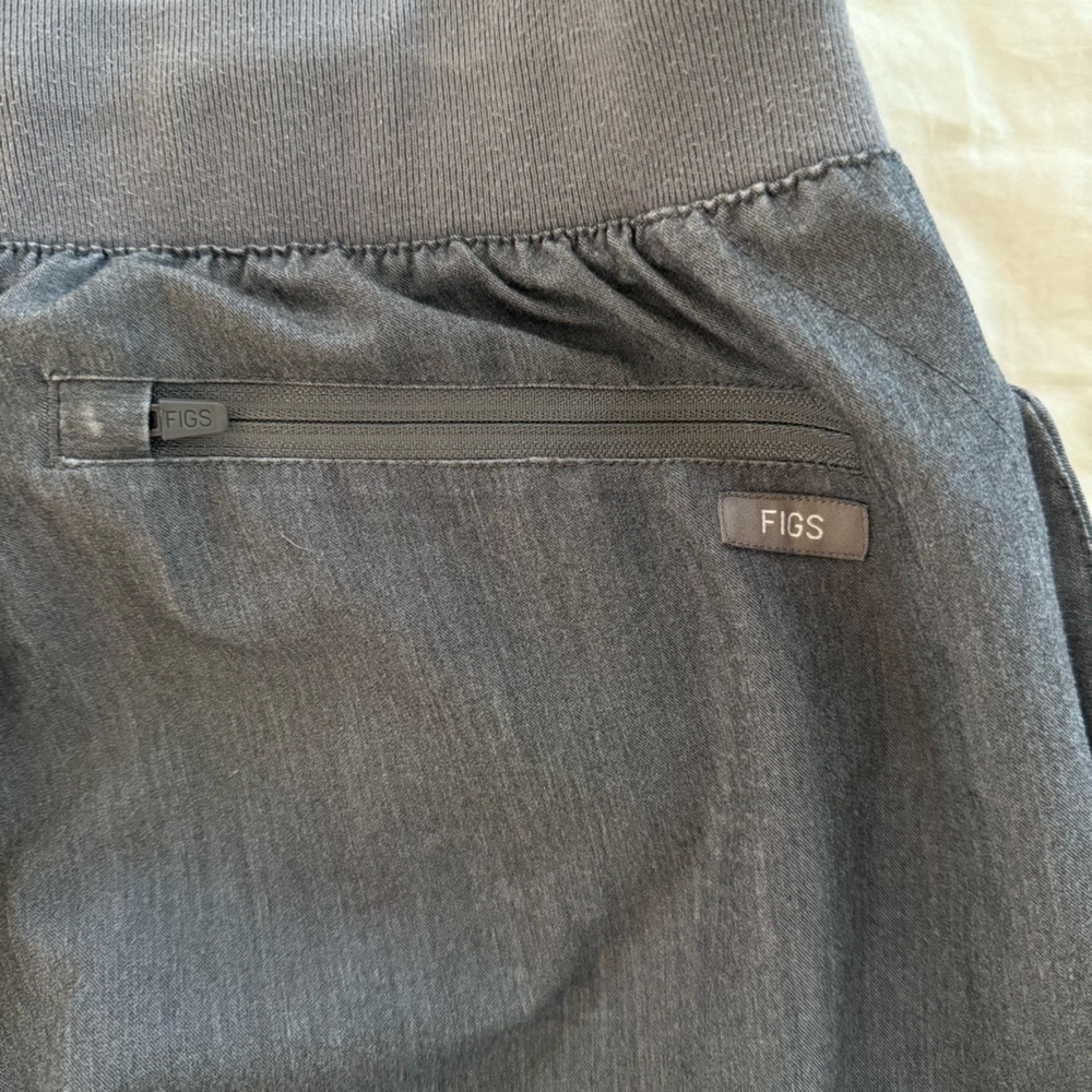 Figs Castelar Graphite Pants and Top - Picture 8 of 15